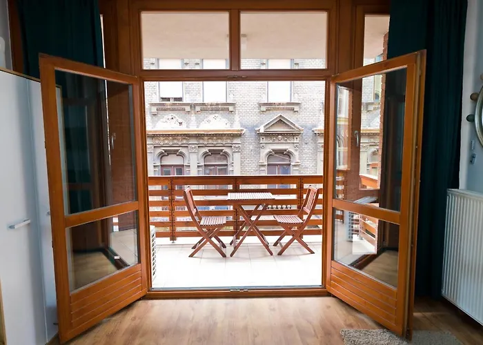 Lovag Studio Apartment